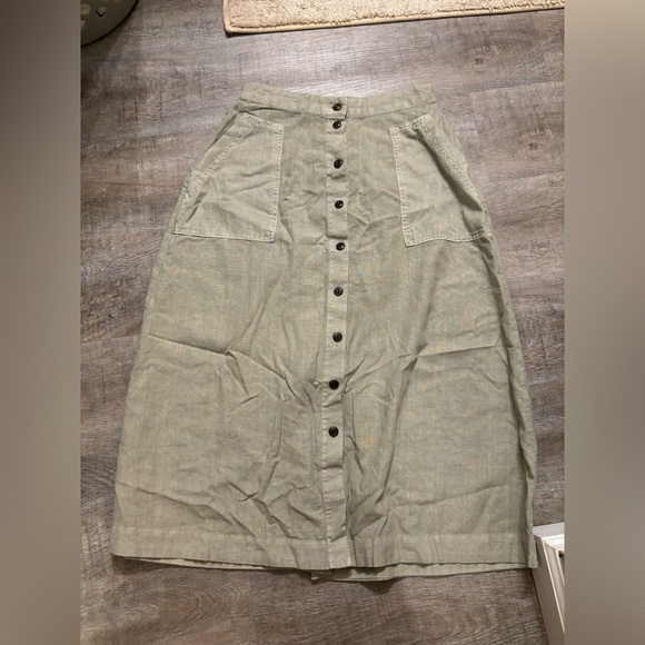 Universal Thread Green Skirt - Picture 1 of 2